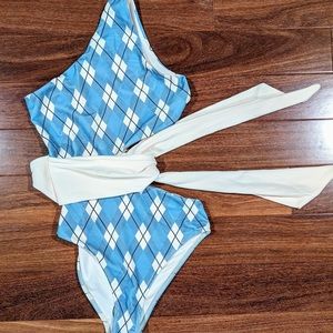 Beach Riot Carlie one piece swim suit. NWOT liner intact